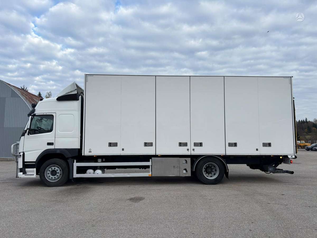 Volvo FM 330, box trucks / box vans