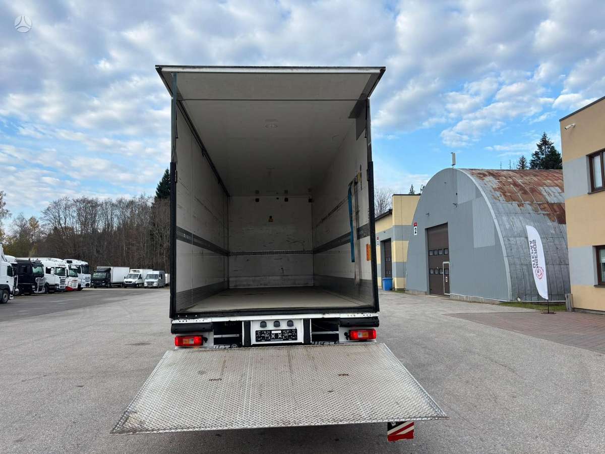 Volvo FM 330, box trucks / box vans