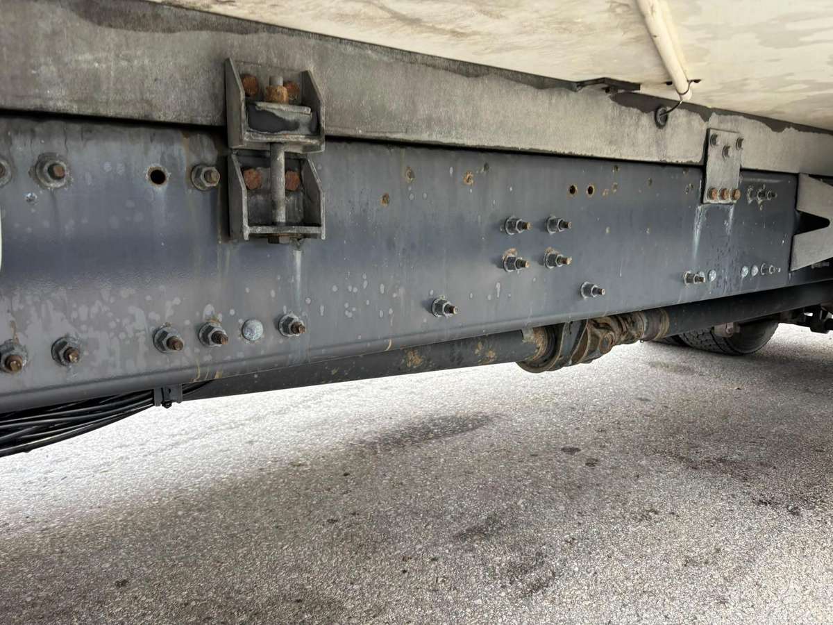 Volvo FM 330, box trucks / box vans