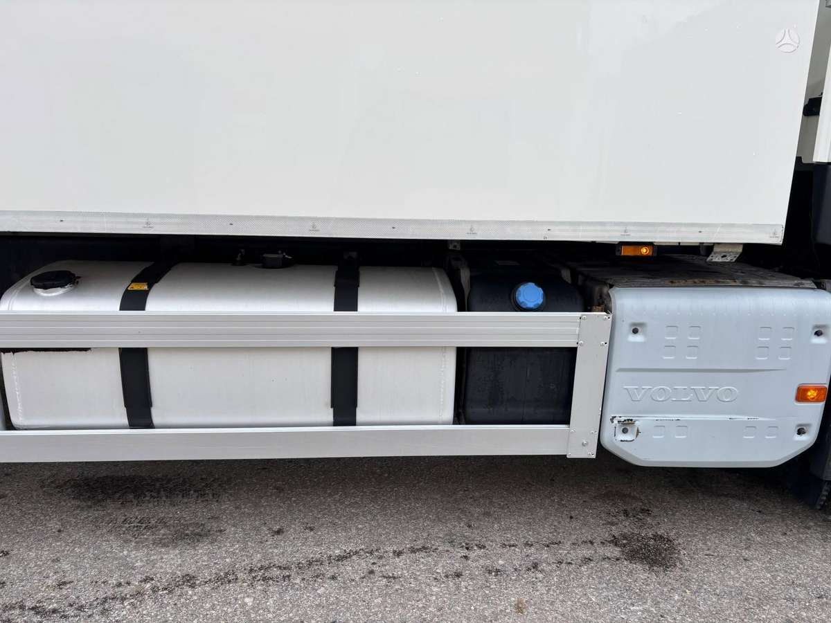 Volvo FM 330, box trucks / box vans