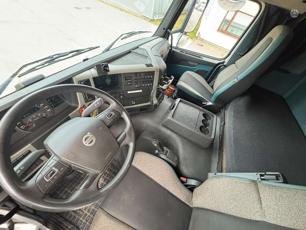 Volvo FM 330, box trucks / box vans