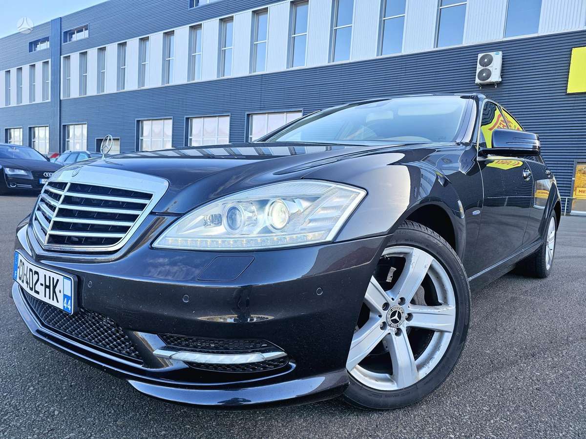 Mercedes-Benz S320