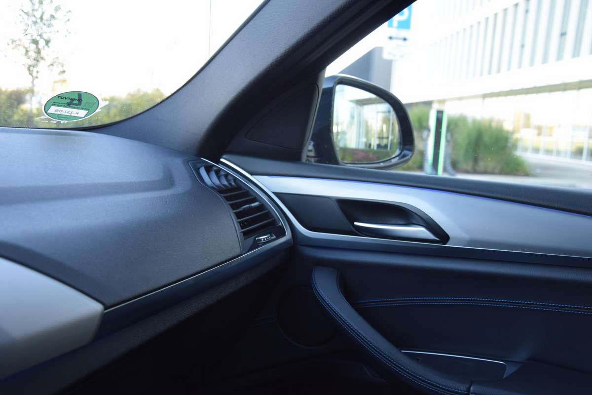 BMW X4, 2.0 l., off-road / crossover