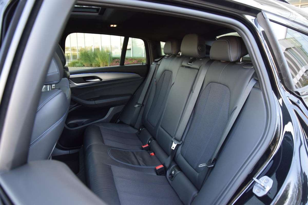 BMW X4, 2.0 l., off-road / crossover