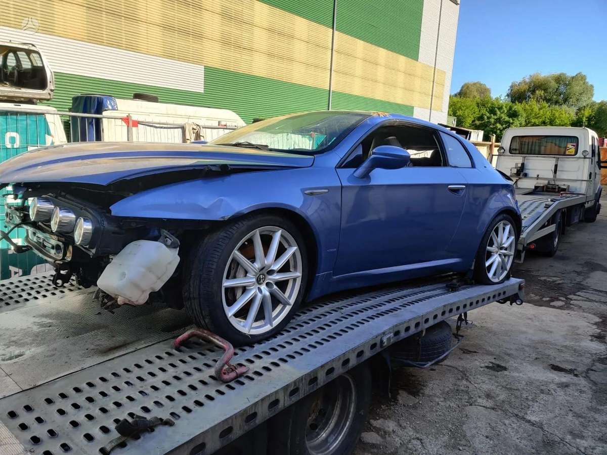Alfa Romeo Brera dalimis