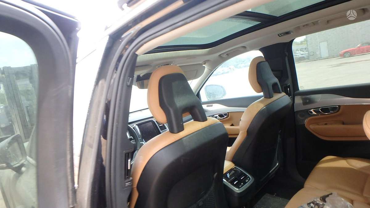 Volvo XC90 for parts