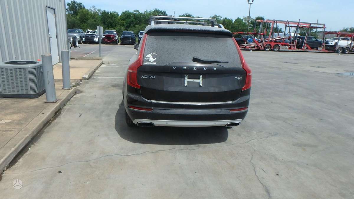 Volvo XC90 for parts