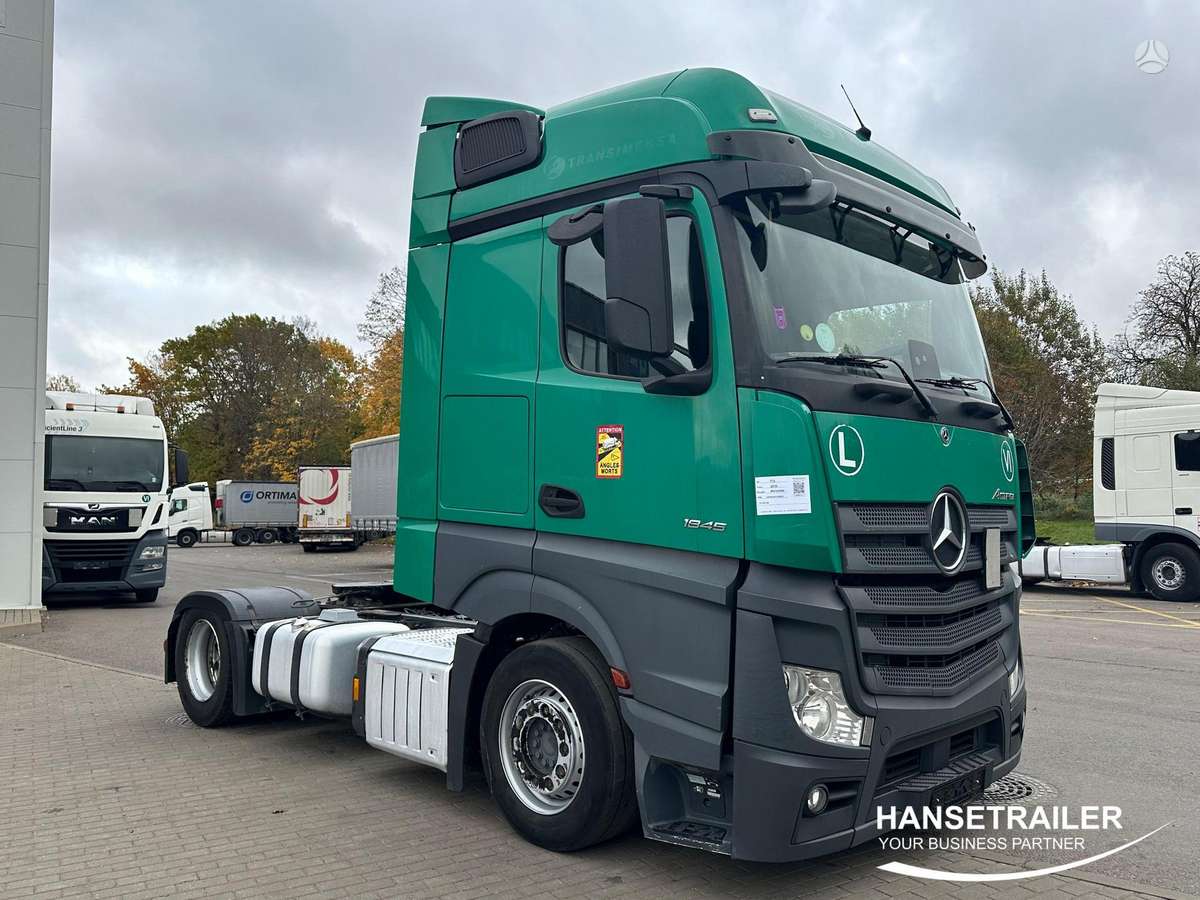 Mercedes-Benz Actros Mega Low Deck, double sleeper