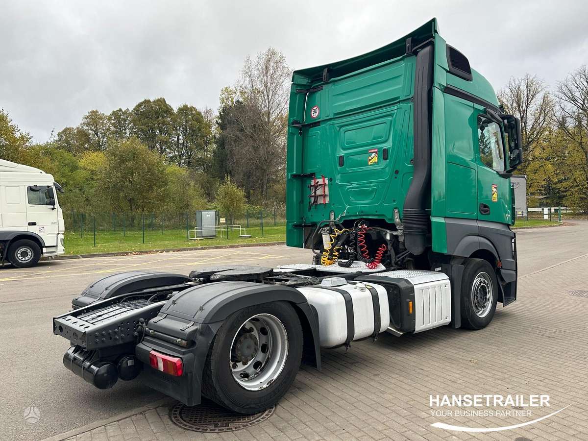 Mercedes-Benz Actros Mega Low Deck, double sleeper