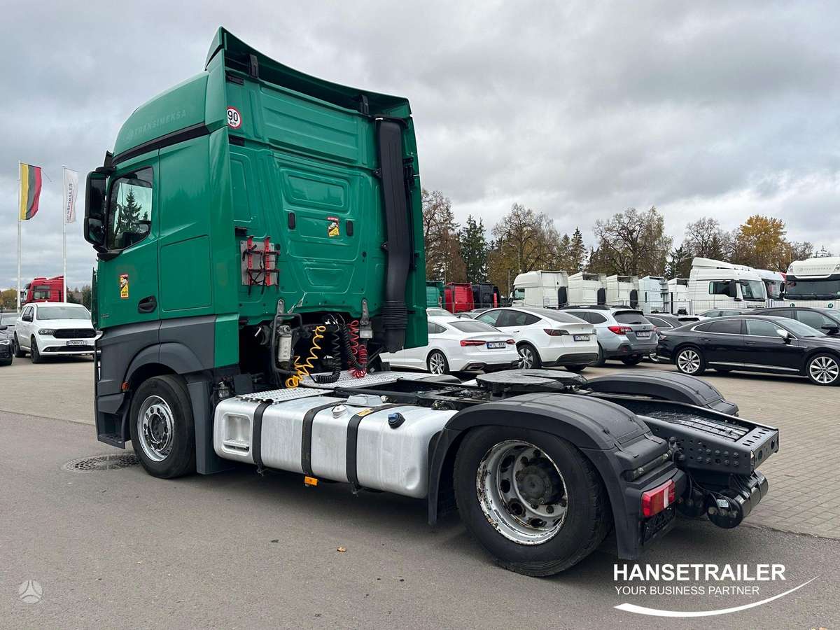 Mercedes-Benz Actros Mega Low Deck, double sleeper