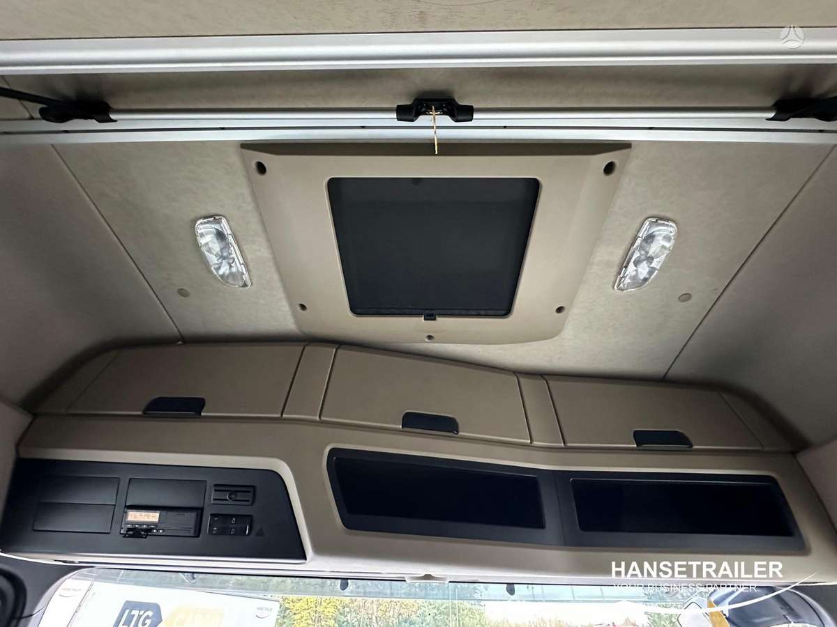 Mercedes-Benz Actros Mega Low Deck, double sleeper
