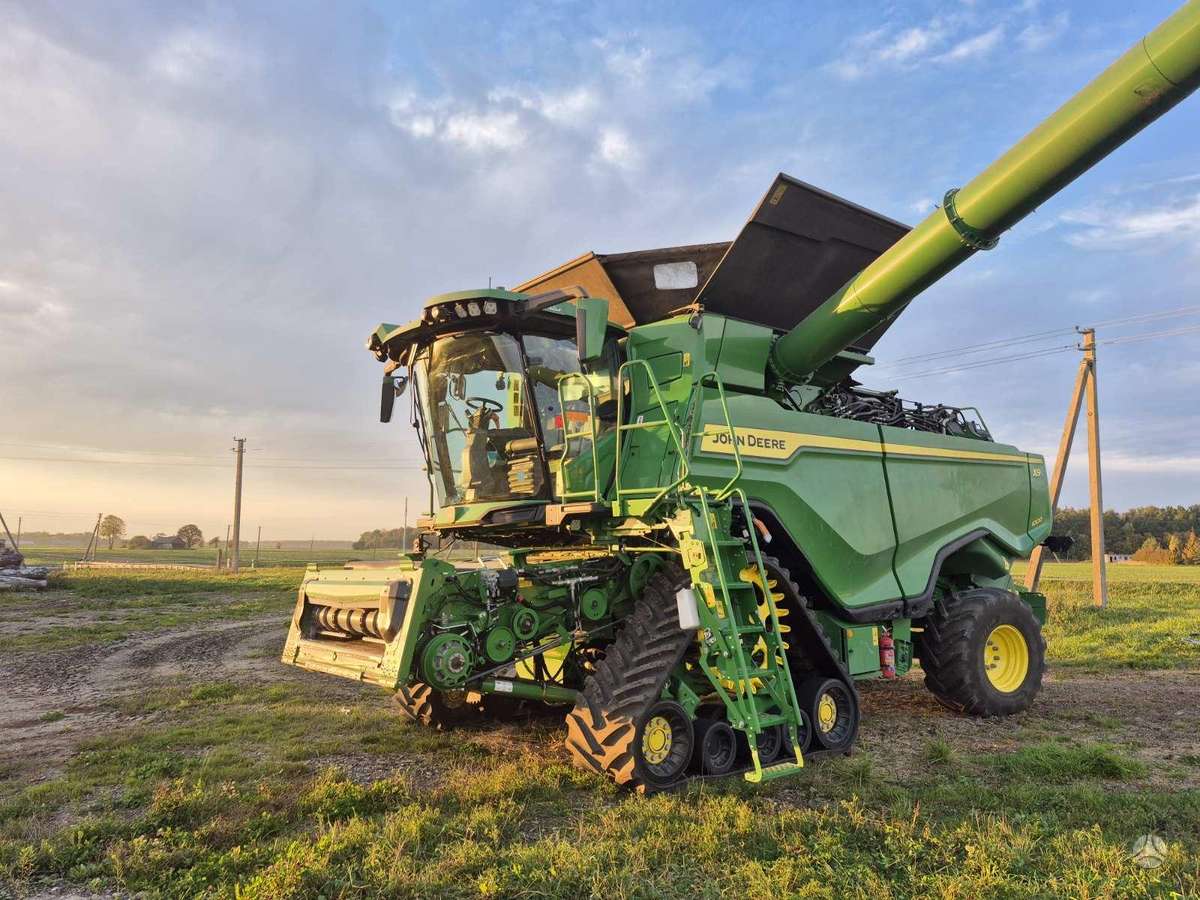 John Deere X9, kombainai