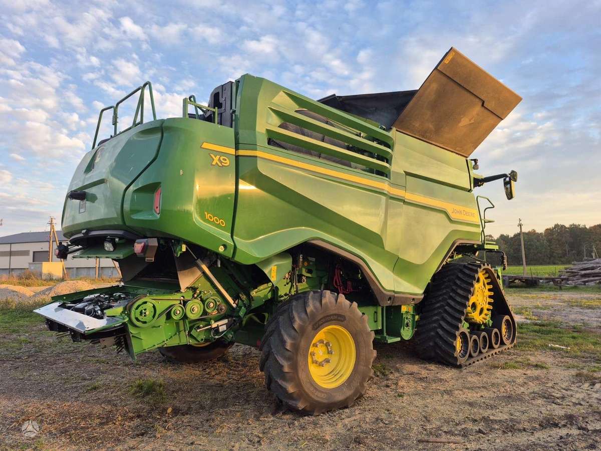 John Deere X9, kombainai