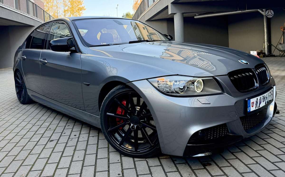 BMW 335, Седан