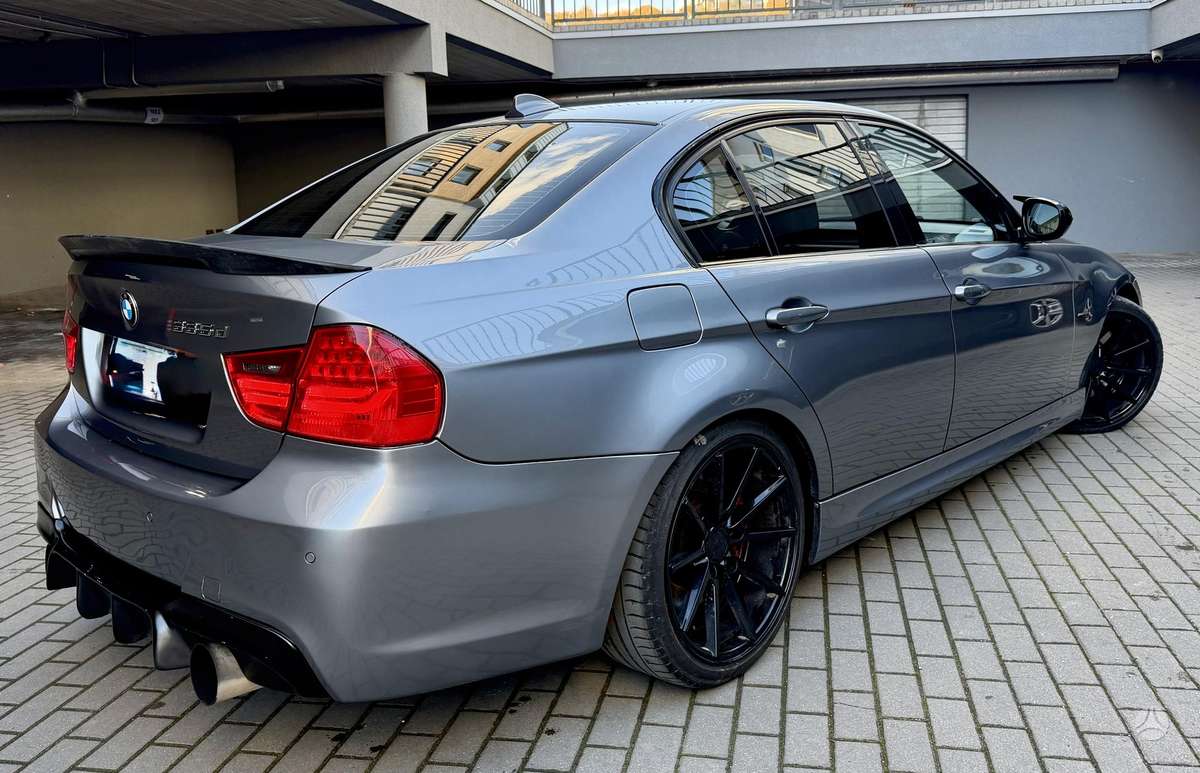 BMW 335, sedanas
