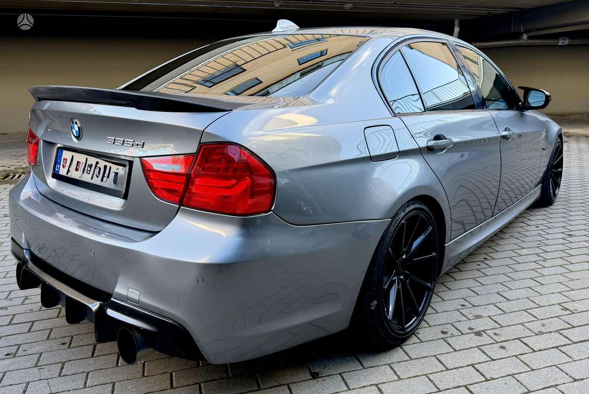 BMW 335, sedanas