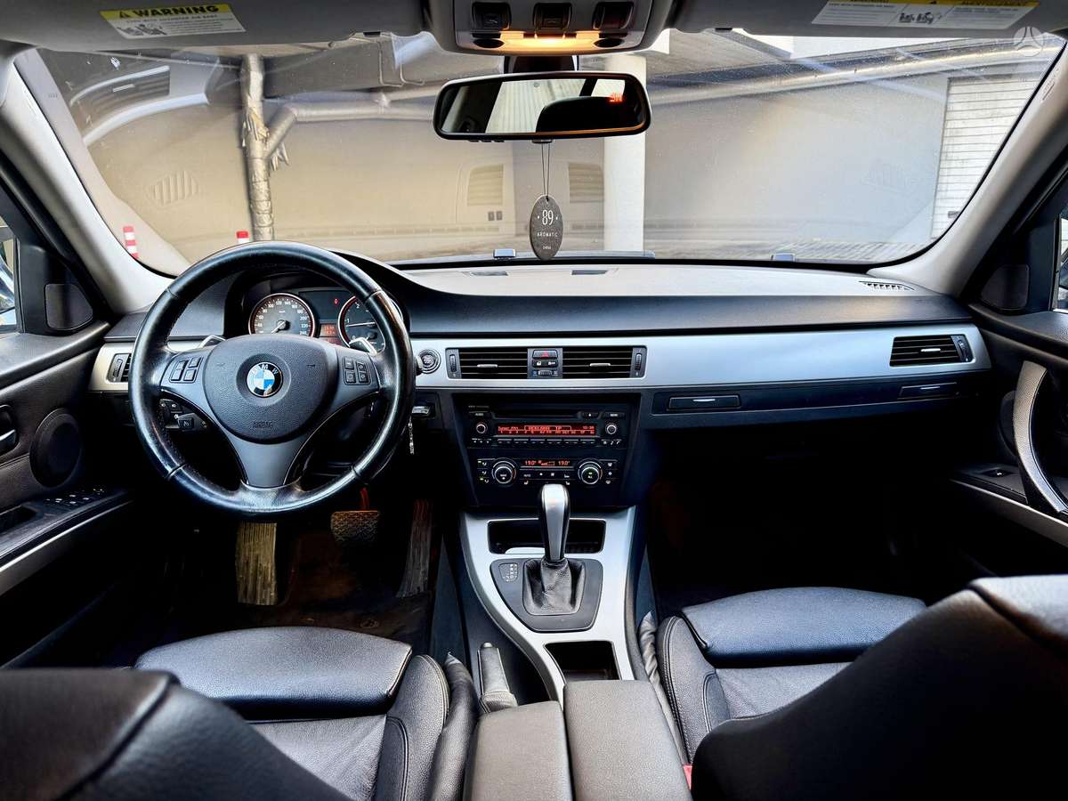 BMW 335, sedanas
