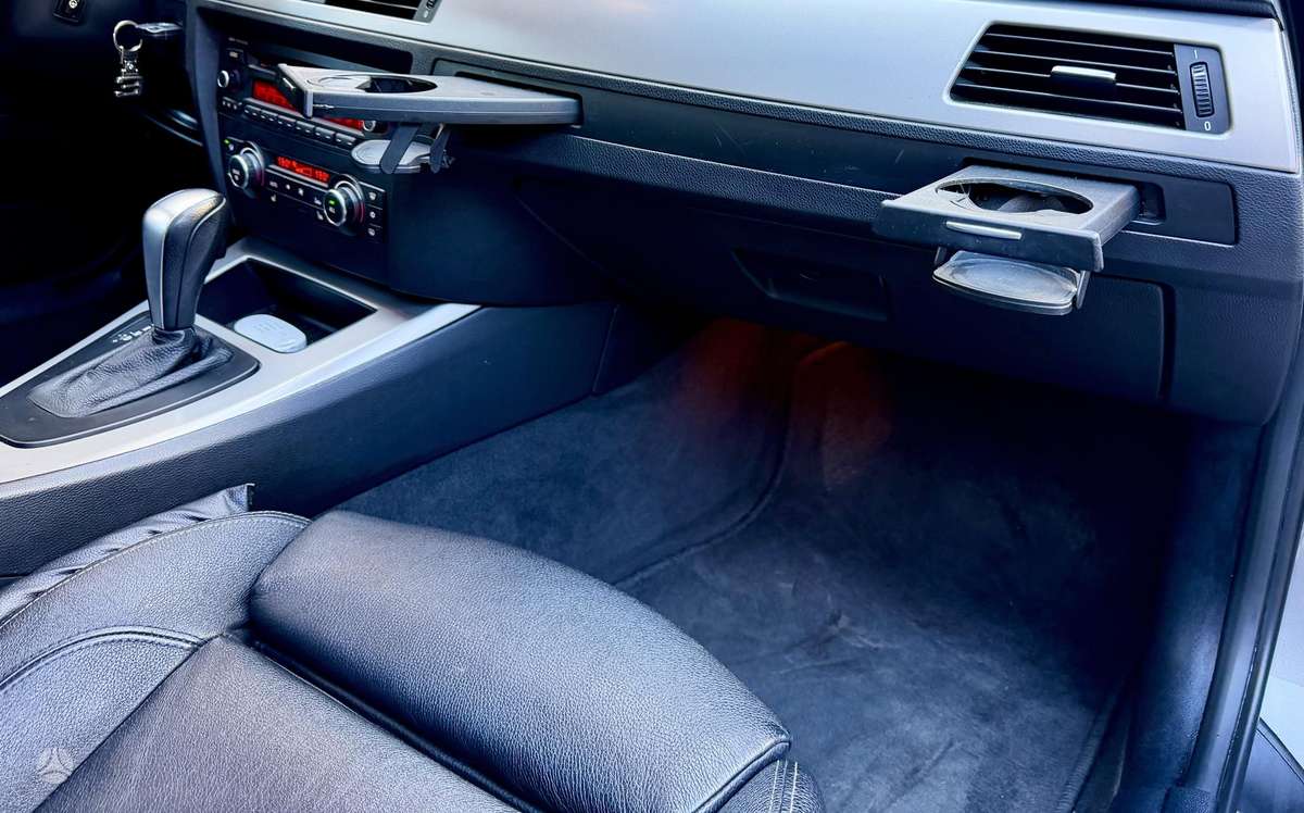BMW 335, sedanas
