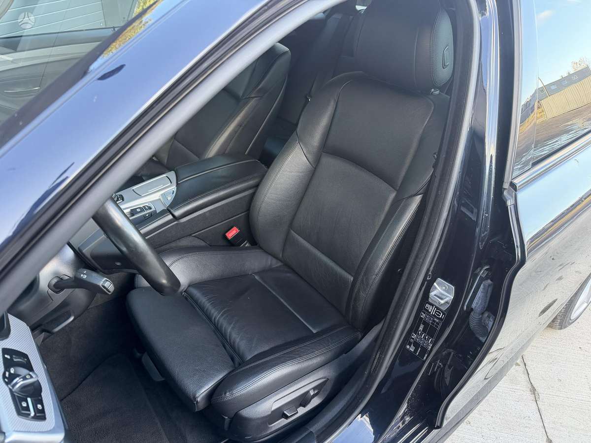 BMW 520, universalas