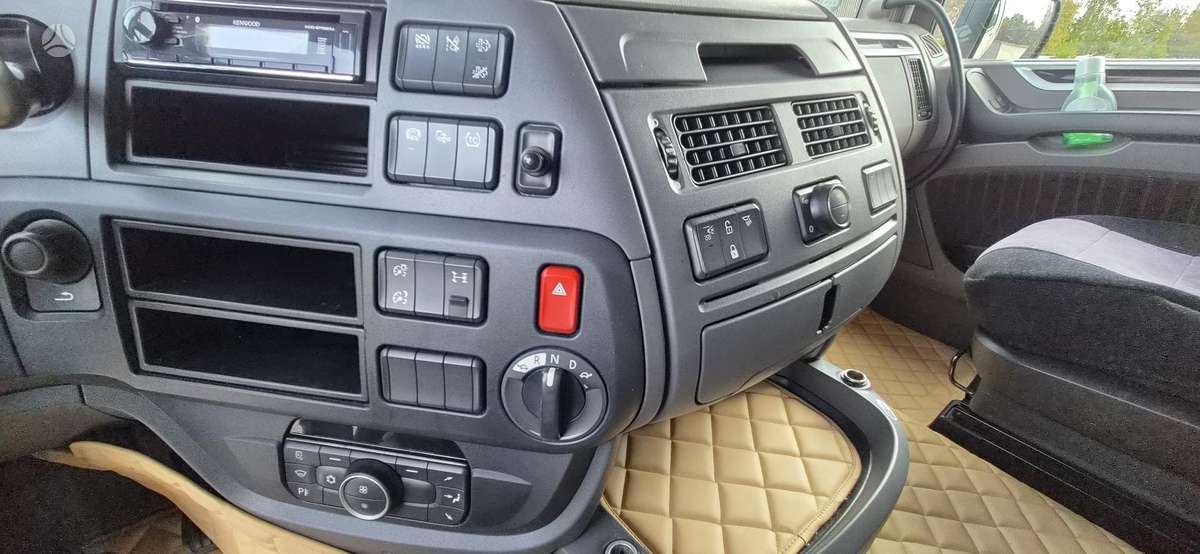DAF XF 450, double sleeper