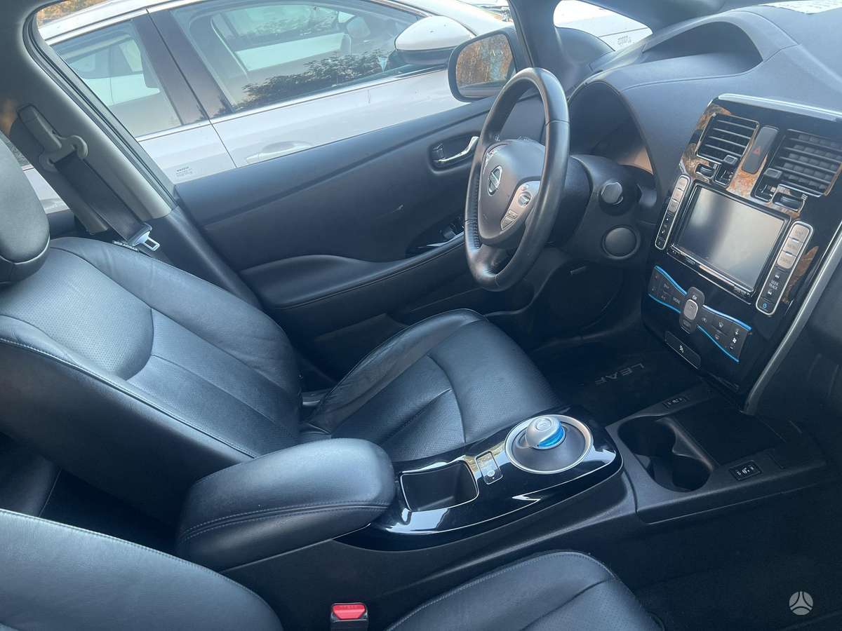 Nissan Leaf, hatchback