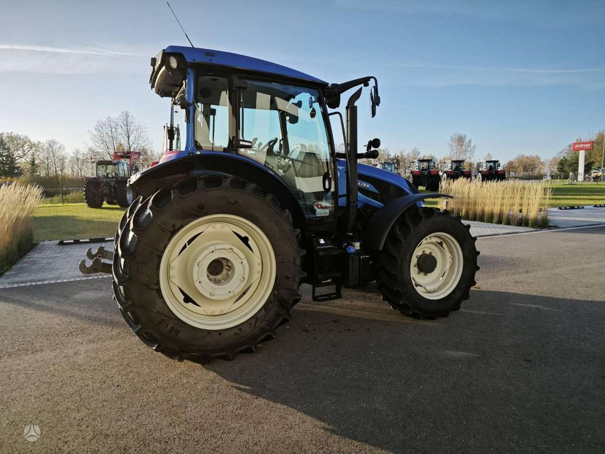 Valtra A115, traktoriai