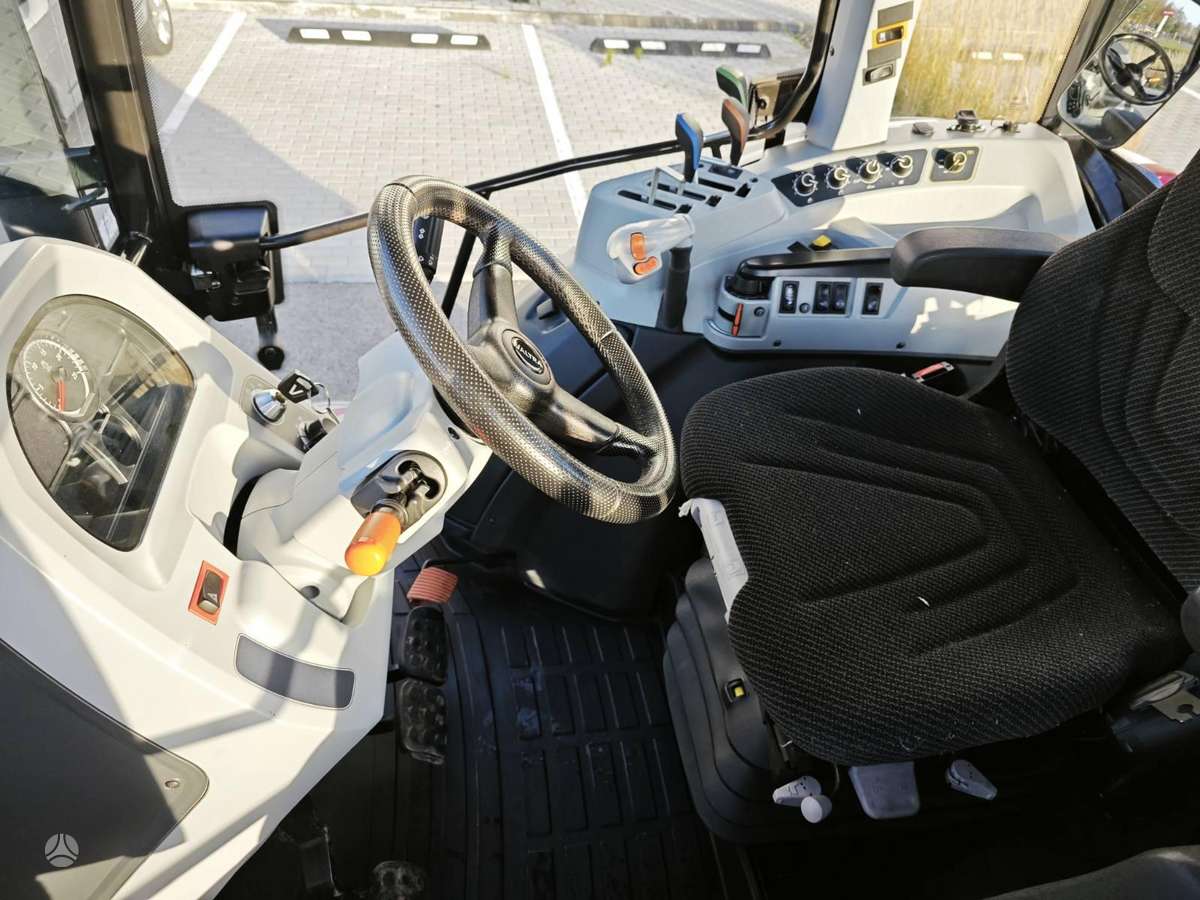 Valtra A115, traktoriai