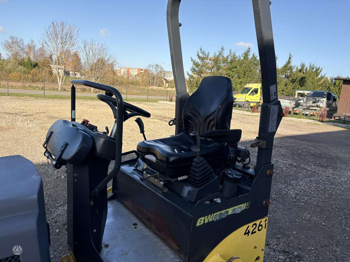 Bomag BW120, vibrator / compactor
