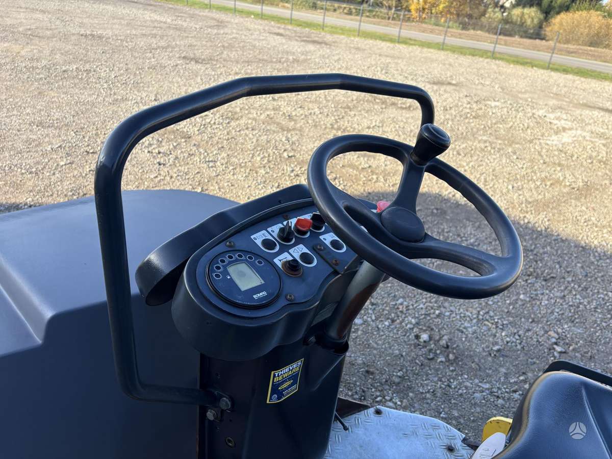 Bomag BW120, vibrator / compactor