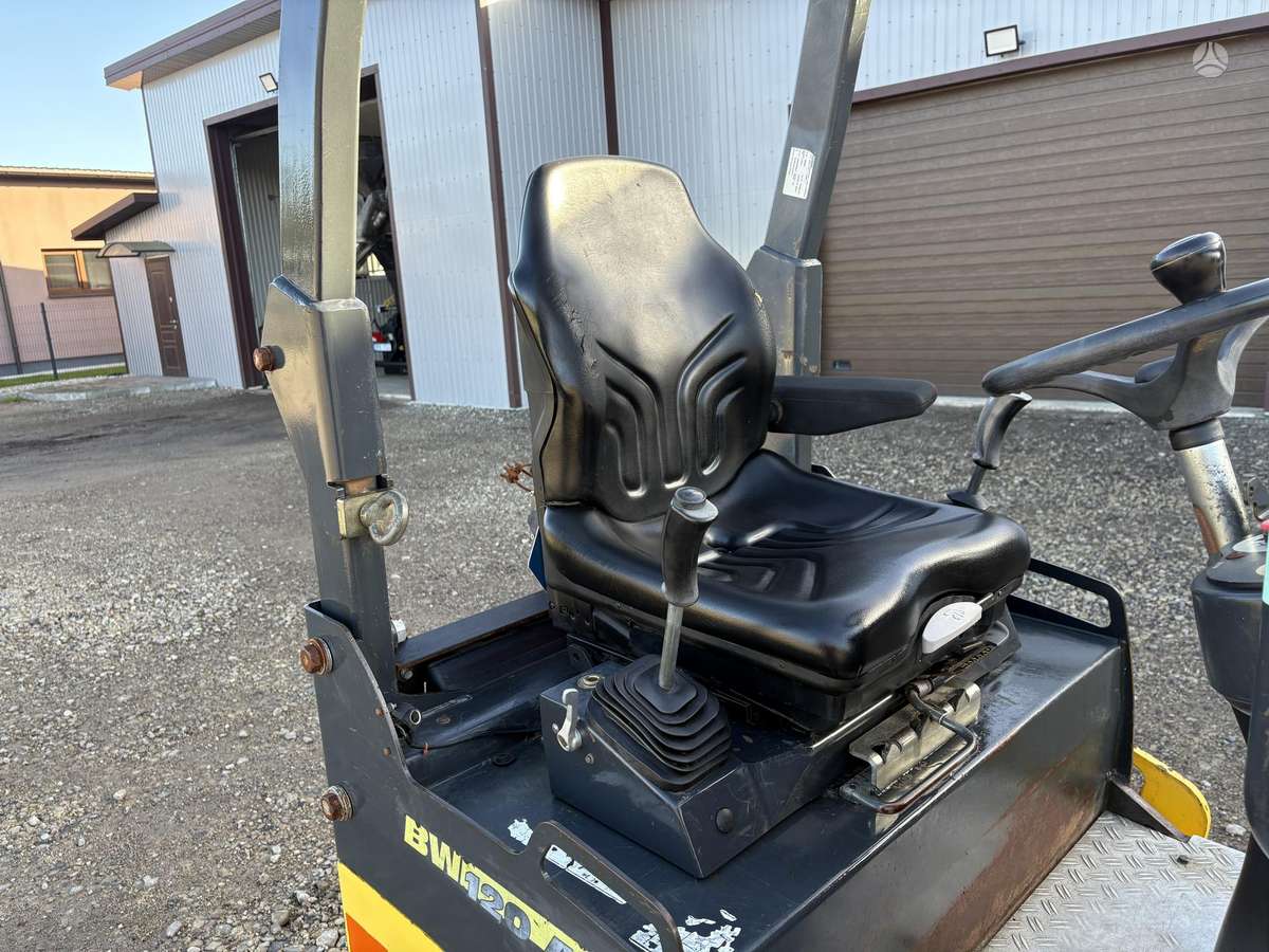Bomag BW120, vibrator / compactor