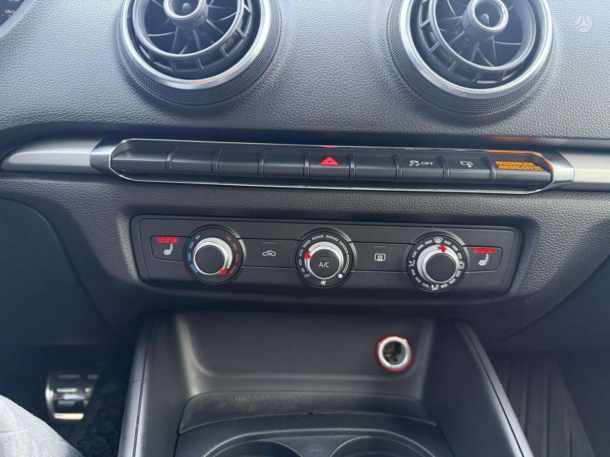 Audi A3, 1.8 l., Седан