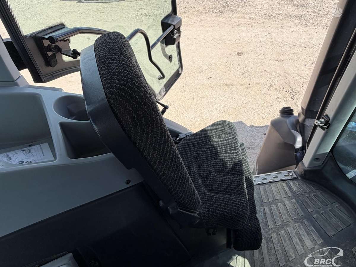 Valtra T235, traktori