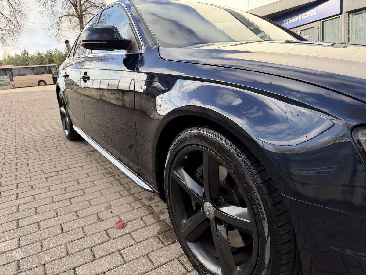Audi A4, saloon / sedan