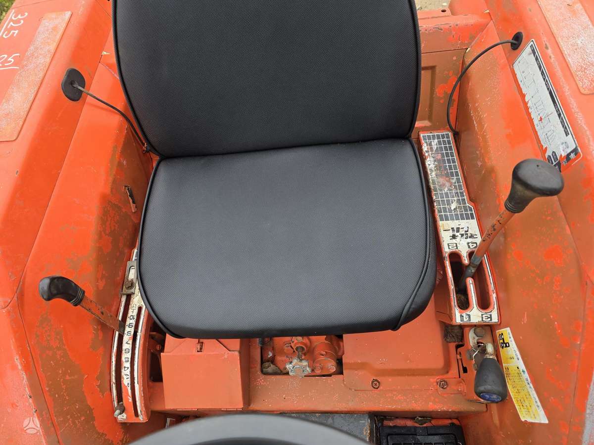 Kubota 225, traktoriai
