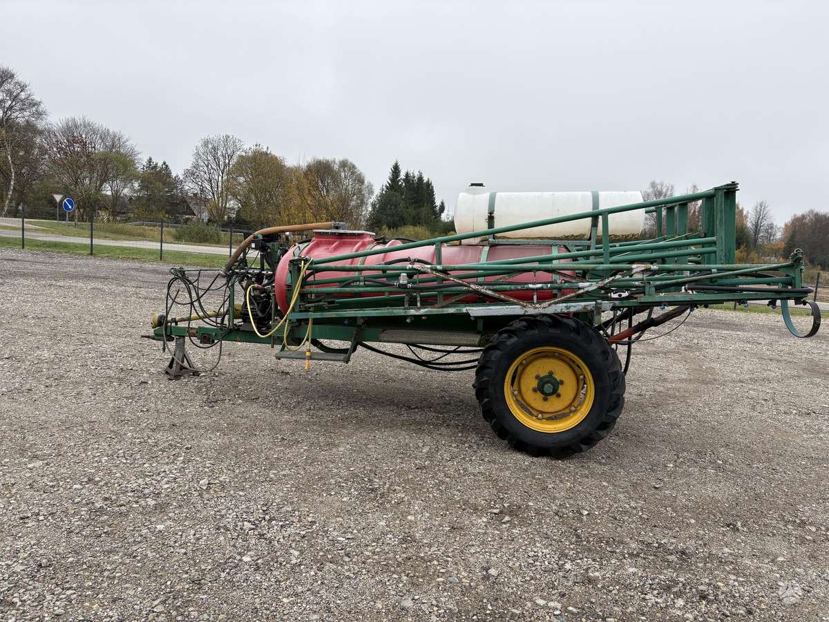 Moteska 18M-2000L, sprayers