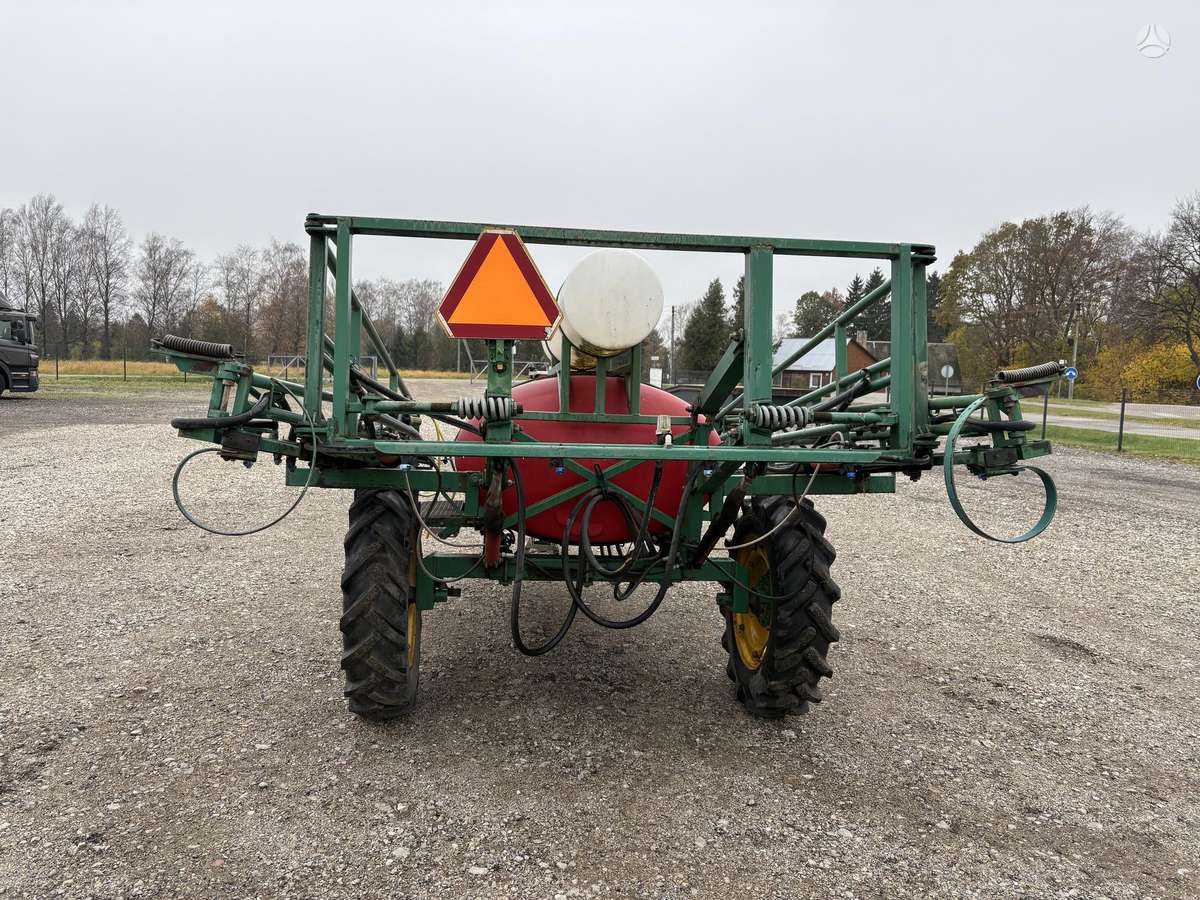 Moteska 18M-2000L, sprayers