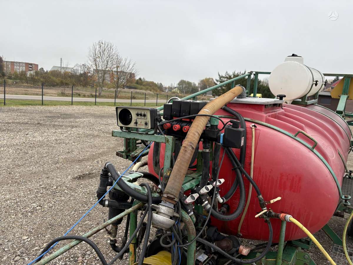Moteska 18M-2000L, purkštuvai