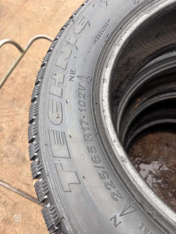 -Kita- Technic Explorer, winter 225/65 R17
