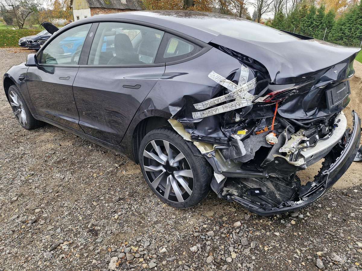 Tesla Model 3, saloon / sedan