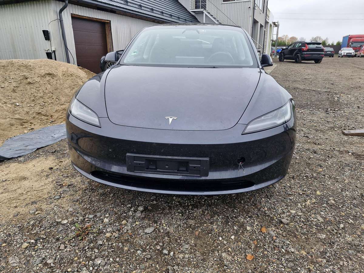 Tesla Model 3, saloon / sedan
