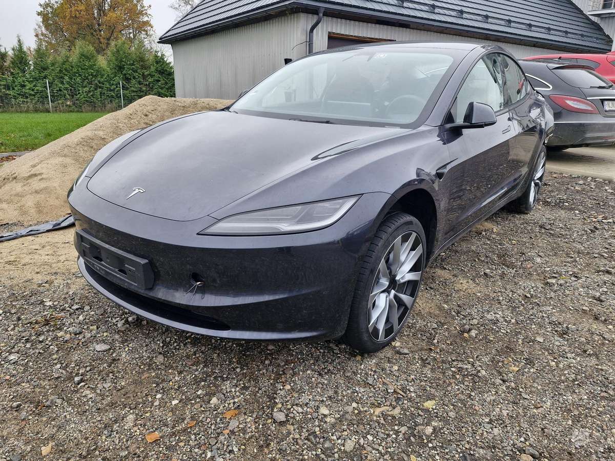 Tesla Model 3, saloon / sedan