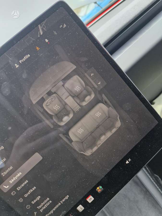 Tesla Model 3, sedanas