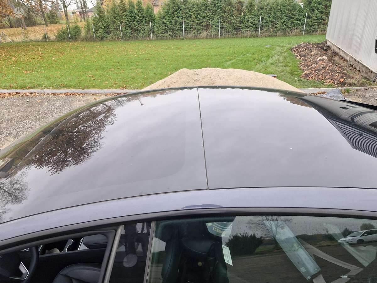 Tesla Model 3, Седан