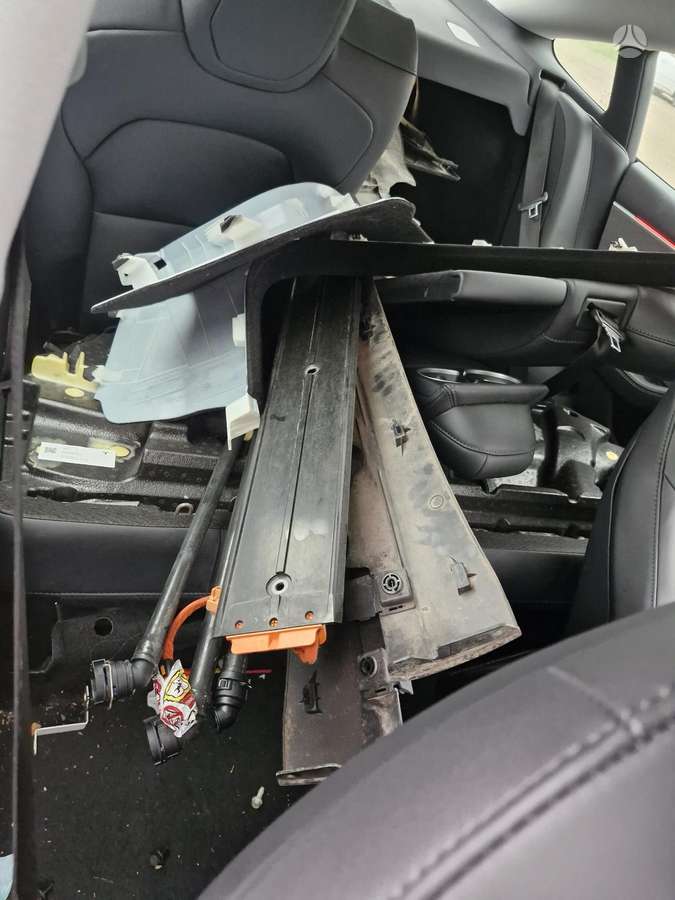 Tesla Model 3, saloon / sedan