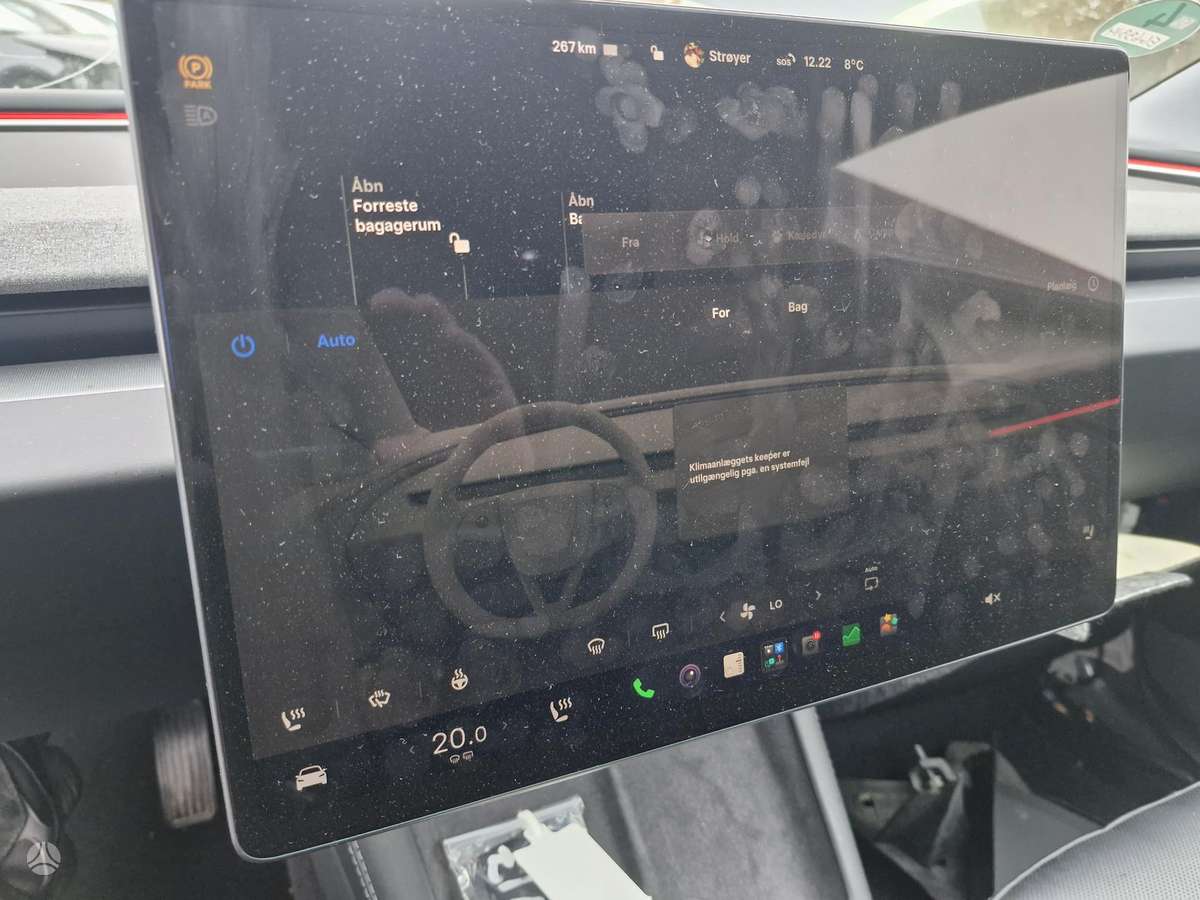 Tesla Model 3, sedanas
