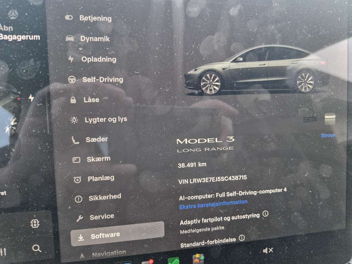 Tesla Model 3, sedanas
