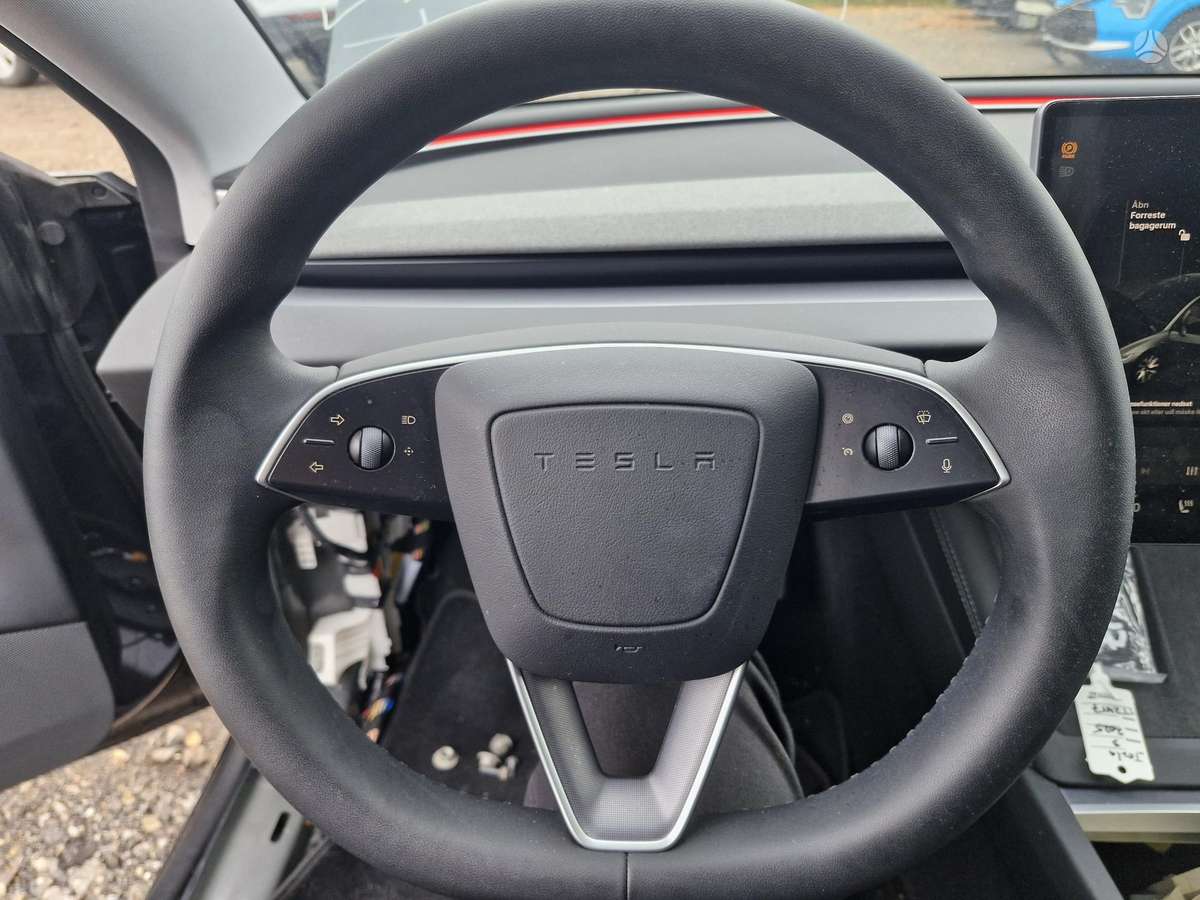 Tesla Model 3, sedanas
