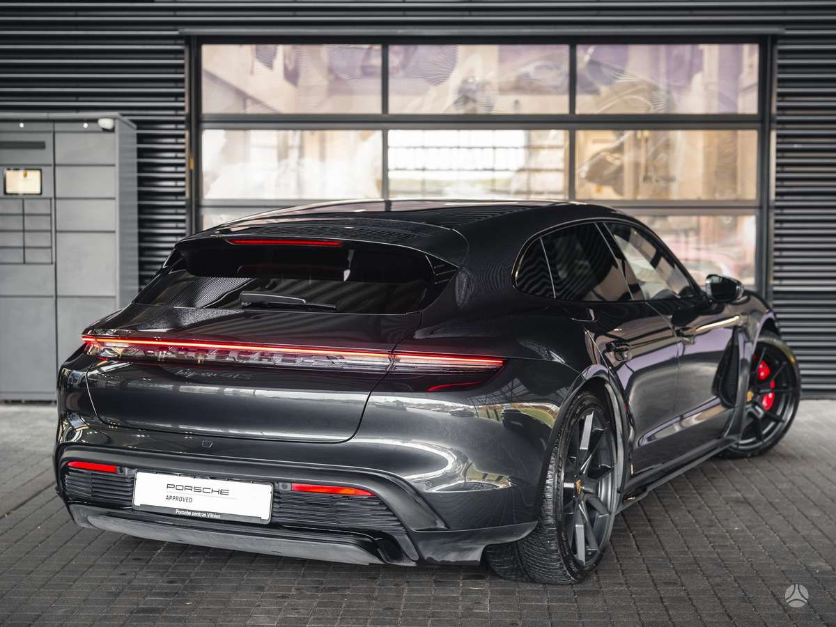 Porsche Taycan, Универсал