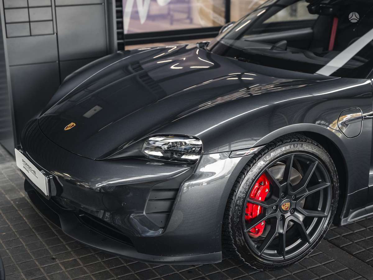 Porsche Taycan, Универсал
