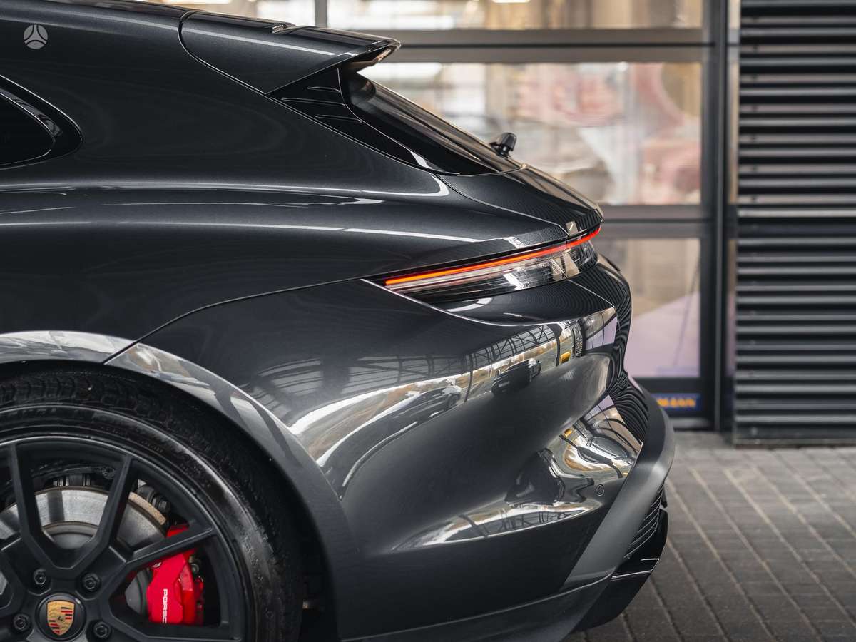 Porsche Taycan, Универсал